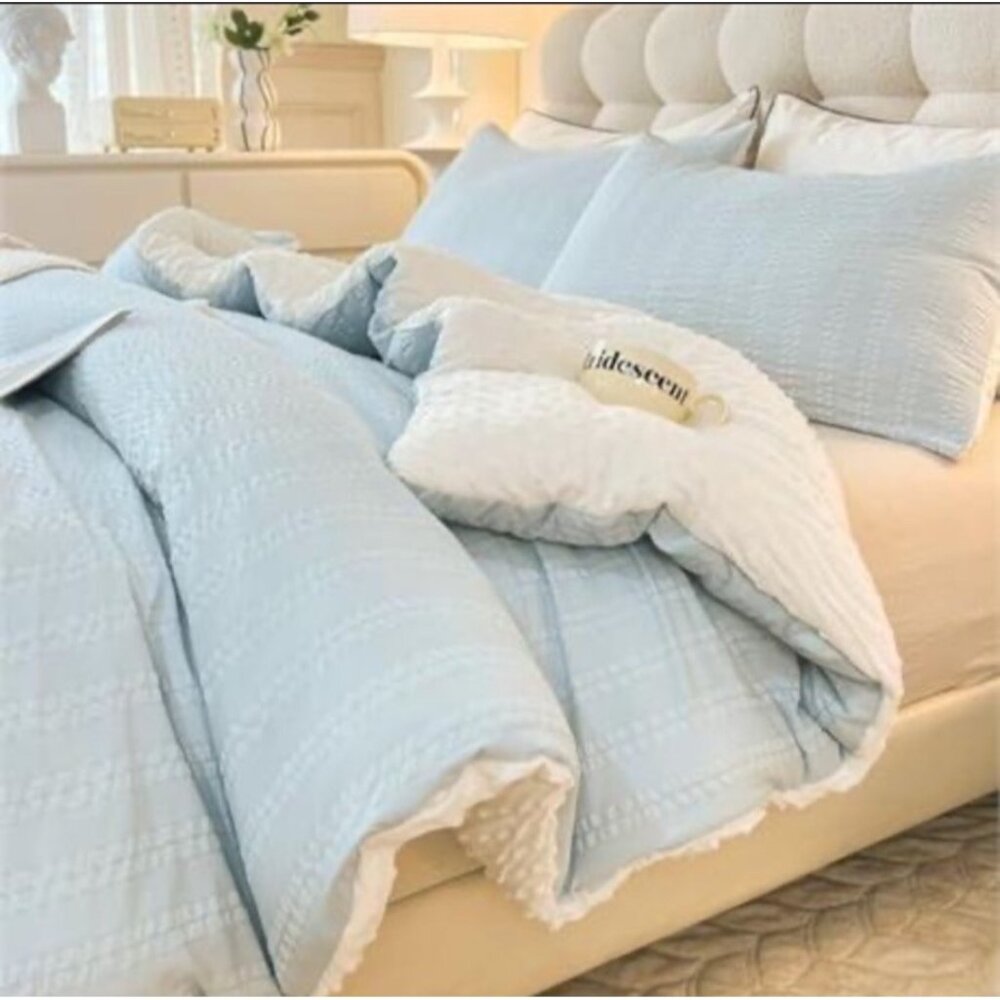 Luxury Light Blue Quilt Comforter Set With Pillow Shams & Textured Design - Full